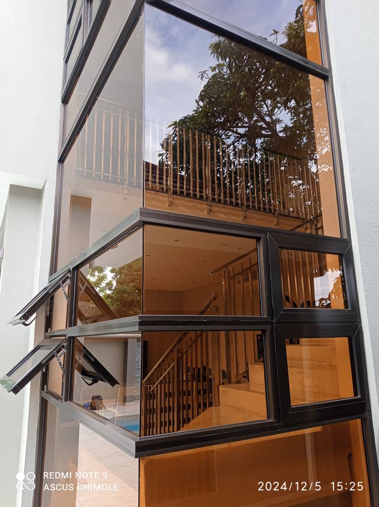 Bronze-Glazed Private Residence photo 2