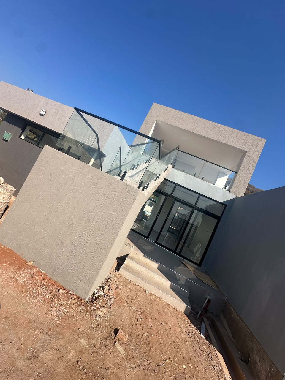 Lakeside Hillside Residence - main view