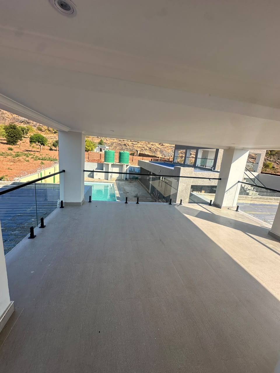 Lakeside Hillside Residence photo 5